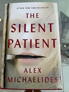 The Silent Patient by Alex Michaelides - Red Text on Cream Cover